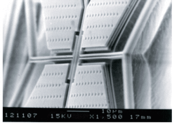 《图三 CMOS-MEMS微机电微波开关》
