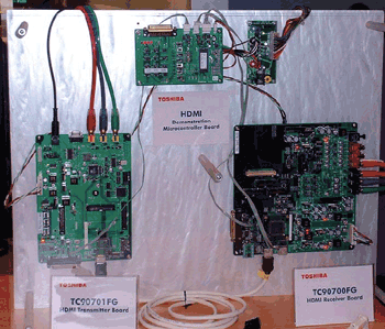 《圖三　TOSHIBA所展示的HDMI收訊電路板（TC90701FG）、HDMI發訊電路板（TC70701FG）、及微控器驗證板，目前對HDMI收發訊晶片最積極的，除了Silicon Image外就屬TOSHIBA第二活躍。》