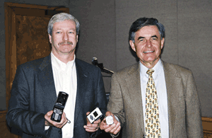 《图一 Cornice总裁Kevin Magenis（左）与营销副总裁Scott Holt》