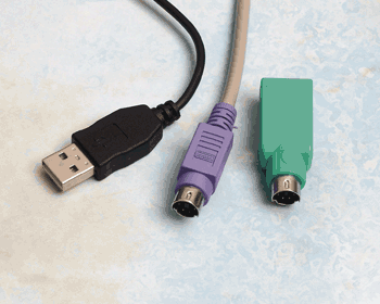 《圖五　目前的有線滑鼠所使用的接頭：USB和PS/2，外加一個USB轉PS/2轉換器》