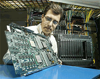 《图五 IBM运用CELL B.E处理器造出的QS20刀锋服务器（数据源：IBM网站）》