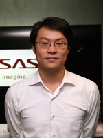 《图三 瑞萨科技第二课第二营业技术营销部副主任刘惟昱说明，由于考虑功能及配置的多样性，因此瑞萨发展整合各种周边功能的SH-Mobile R处理器。》