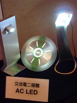 《圖九　 工研院所研發的AC電流LED技術已有業者採用，並運用在一款桌上型的檯燈上，預計將在2月底的時候進行量產。》