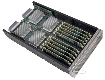 《图四 SGI的RASC RC100 Blade附加模块，散热片下方即是FPGA芯片（Xilinx Virtex 4），右边的内存模块则在FPGA运算时供FPGA存取之用。（图片来源：sgi.com）》