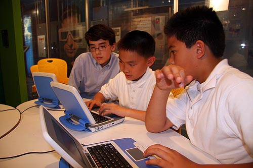 《圖九　netbook將成為英特爾「世界向前」計畫(Intel World Ahead Program)的一部份，積極拓展兒童教育市場。》