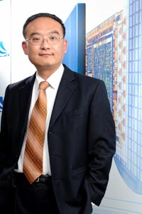 《图四 CSR台湾区总经理郑元更表示，无线技术间的并存，是开发多模单芯片的主要问题，但这项解决方案往往比较倚重软件，而非硬件本身。》