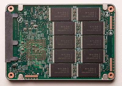 《图六 英特尔新推出的SATA SSD内部NAND闪存技术。其中IPOS提高了50倍之多。》