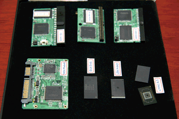 《圖五　圖為群聯電子針對嵌入式應用所推出的eMMC 4.3、LBA NAND、BGA Disk三種介面控制IC規格的NAND Flash記憶體模組設計》