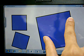 《图三 Windows 7 两指触控放大方块示意图 》