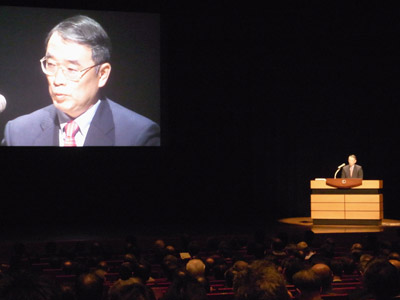 《图一 NEC社长暨集团总裁远藤信博（Dr. Nobuhiro Endo）在大会中发表演说》
