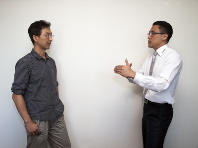 图二 : CTIMES总编辑欧敏铨(左)与美商国家仪器台湾区总经理孙基康