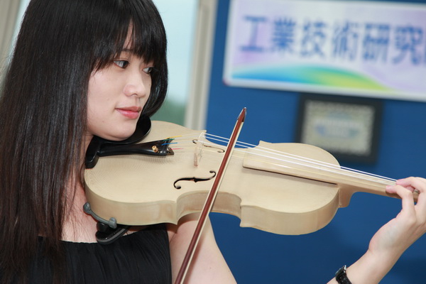 图一 : 3D打印小提琴现场演奏