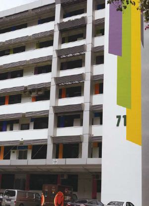 图一 : Block71原是陈旧的半导体工厂办公大楼，如今摇身一变成为新加坡创业育成基地（摄影／陈居宁）