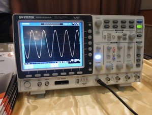 图三 : 固纬GDS-2000A系列数字示波器，各种效能参数均有不错的表现。