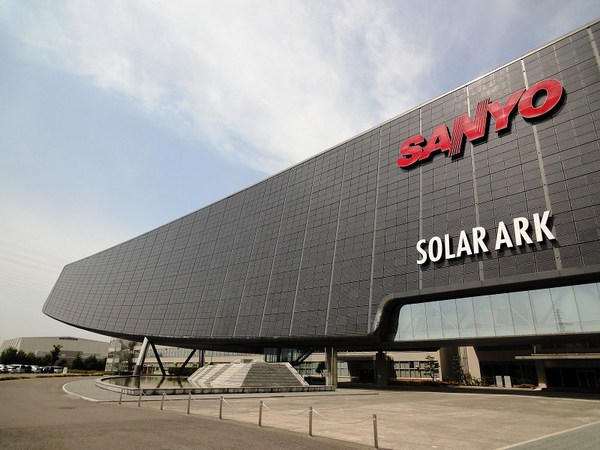 图十 : 日本Sanyo公司的太阳方舟。