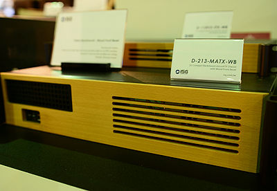 图二: 采用木质前挡板的2U Micro ATX规格的小型工业电脑机壳