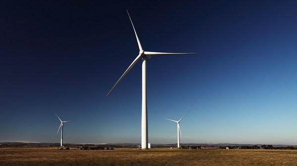 图三: 地广的中国正适合发展风力发电。