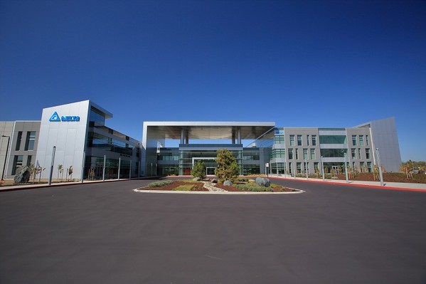 图1 : 台达美洲新总部几乎使用了台达多年来的研发技术，完全贯彻绿建筑的概念。 （Source：台达提供）