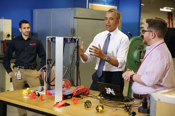 圖二 : 前美國總統歐巴馬設立NNMI，第一個成立的製造創新研究院為設立在俄亥俄州與進行3D列印技術開發之「國家積層製造創新研究院」。(Source: The WHITE HOUSE President Barack Obama)