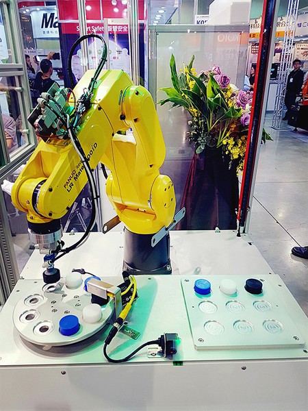 图3 : 发那科协作机器人展於iMTduo。(摄影/叶奕纬)