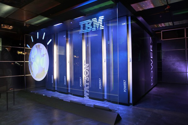 图四 :  IBM所研发的超强人工智慧电脑华生（Watson）
