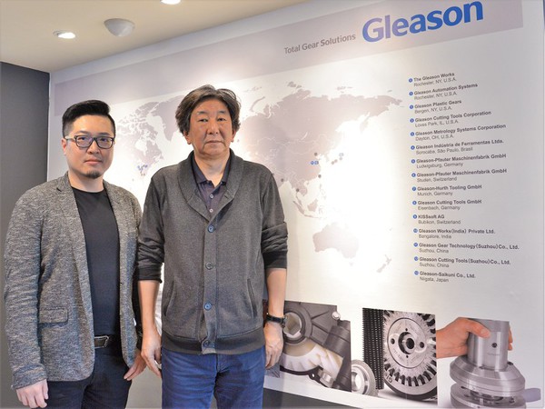 图4 : 直属GLEASON亚洲分公司在台湾的窗口，隆答公司董事长佐?木伸夫（右）、协理梁书礼表示：「该公司在台中成立办公室，即除了销售设备之外，也希望就近服务市场，共同促进台湾产业升级。」（摄影／陈念舜）