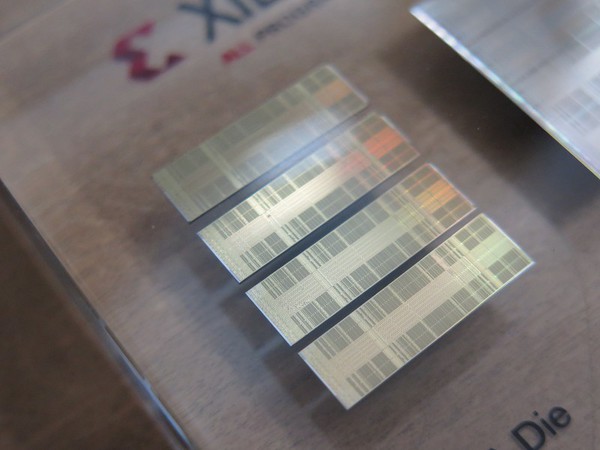 图二 :  Xilinx的FPGA裸晶示意图