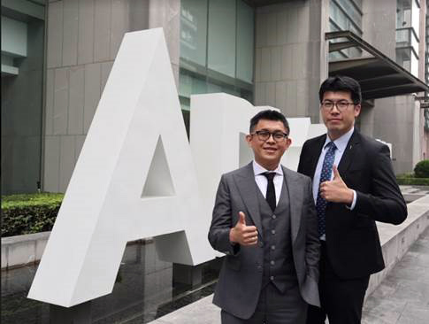 圖一 :   偲倢科技總經理陳青煒(左)和研華台灣區業務處專案課長蘇俊豪(右)都指出，唯有具備場域專業，AI系統才能貼合使用者需求。