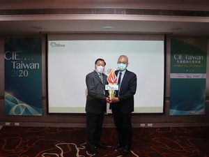 图一 : 图为工研院??院长暨台湾照明委员会新任会长张培仁(右)、工研院协理段家瑞合影。(source:ITRI)