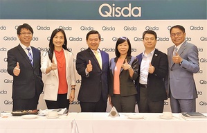 圖一 : 佳世達董事長陳其宏(左三)率經營團隊合影