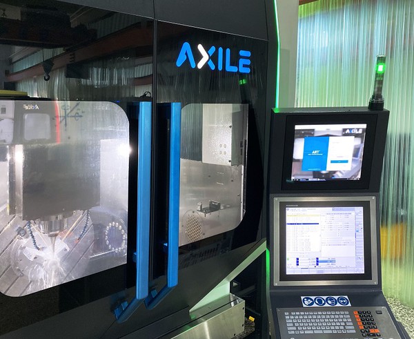 图3 : 达佛罗高阶机种品牌「AXILE」专攻高速高精度三轴及五轴加工中心机；并以智能化技术为导向，推出一系列符合工业4.0解决方案。（source：达佛罗公司）