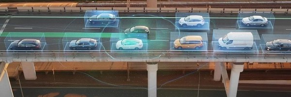 圖一 : 隨著汽車在本質上變得更加電子化，更像在路上行動的電腦，安全的作用變得至關重要。（source：NXP）