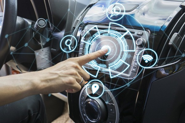 圖二 : 自駕車感測器目的在於擷取數據，讓車用數位環境更具智慧。
