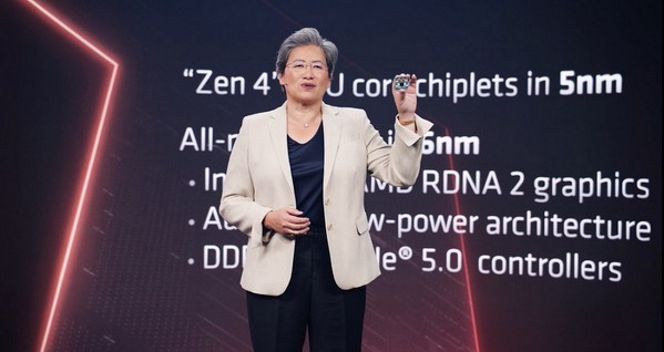 圖七 : AMD執行長蘇姿丰展示AMD Ryzen 7000系列桌上型處理器