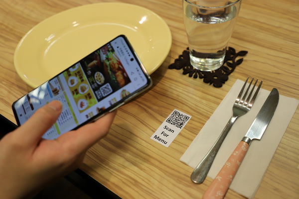 圖2 : 餐館可讓用餐顧客掃描QR code進入點餐網頁。