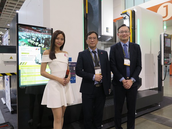 图2 : 油机工业展示获得2023年台湾精品奖的立式车削中心机。（摄影：王岫晨）
