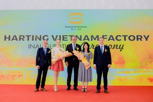 图一 : 浩亭越南新生产工厂开幕仪式贵宾合影，即日起，连接器和预组装解决方案将在越南海阳按照惯用的浩亭品质标准进行制造。