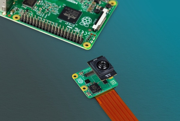 图二 : Raspberry Pi AI Camera模组上的RP2040控制器晶片（图片来源：树莓派官网）