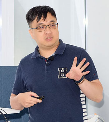 圖五 :  Cadence應用工程經理Race Huang。