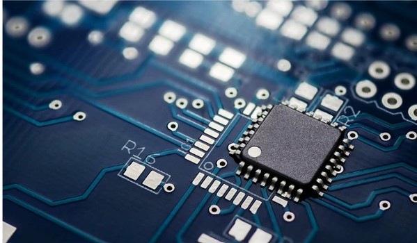 圖一 :  RISC-V解決了專有架構的三大痛點：授權成本、研發自由度，以及地緣政治風險。