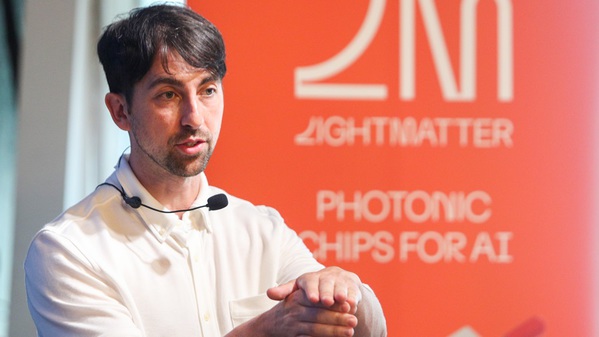 圖一 :   Lightmatter 創辦人暨執行長 Nick Harris 博士