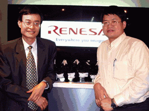 台湾瑞萨技术营销部协理王裕瑞（左）；台湾瑞萨技术营销部经理李鸿林
