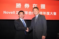 Novell台灣網威總經理陳學智與頂沛科技總經理涂舜授(圖:廠商提供)