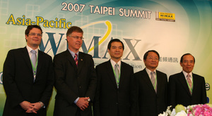 经济部与Nortel（左二）、NEC（右一）、R＆S（左一）大合作，共同推动WiMAX在台湾的布建工程。（Source：HDC） BigPic:1000x550