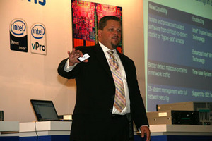 Intel 伺服器平台事業群行銷總經理Boyd Davis正在說明Intel vPro 2007的技術特色。（Source：HDC）  BigPic:399x266