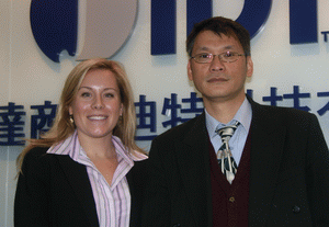 IDT PC audio Operation营销总监Mary Cunningham（左）、IDT亚太区总裁吴进德