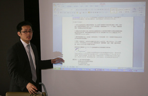 圖為NI行銷部技術工程師姜長青正在說明這次研討會的主要內容。（Source：HDC） BigPic:600x389