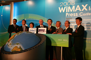 在政府部门、研究单位与民间机构的通力合作下，台湾WiMAX产业发展前景看好，图为2008WiMAX论坛营运商高峰会展前记者会现场。（Source：HDC）