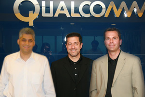 图左至右为Qualcomm通讯技术部UMTS产品总监Mohit Bhushan、通讯产品部副总裁Alex Katouzian、多媒体事业部资深总监Jason Bremner。