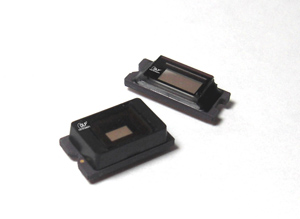 左为第一代DLP微型芯片,右为新推出之第二代DLP微型芯片